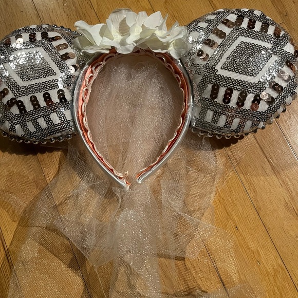 Wedding Mickey Mouse ears main image 4